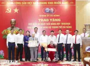 Thường trực Ban Bí thư dự Lễ trao tặng Huy hiệu 80 năm tuổi Đảng tại Đà Nẵng