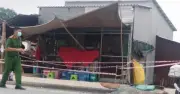Thấy cha bị đâm, con trai đập trả khiến hàng xóm ngất thở tử vong