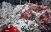 Tiến Trị Group kinh doanh hàng ngàn sản phẩm thời trang giả nhãn hiệu Nike, Adidas, Puma, Jordan và Manchester United