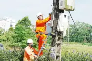 Tiêu thụ điện chạm đỉnh, điện mặt trời mái nhà chia lửa cùng hệ thống quốc gia