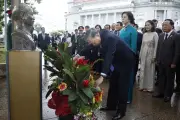 Tổng Bí thư, Chủ tịch nước Tô Lâm dâng hoa tưởng niệm Chủ tịch Hồ Chí Minh