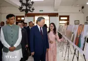Tổng Bí thư, Chủ tịch nước tham quan triển lãm ảnh 10 năm quan hệ Đối tác Chiến lược Toàn diện Việt Nam - Ấn Độ