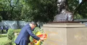 Tổng Bí thư Tô Lâm đặt vòng hoa tưởng niệm Gandhi và Bác Hồ tại Ấn Độ