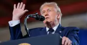 Tổng thống Trump triệu tập họp khẩn về Iran, cân nhắc tấn công quân sự