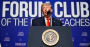 Tổng thống Trump ví Hải quân Mỹ như cướp biển sau vụ bắt tàu Iran