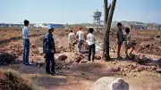 TP.HCM kêu gọi nhận diện nhân chứng trong ảnh lịch sử tìm hài cốt liệt sĩ