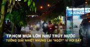 TP.HCM mưa như trút nước giờ tan tầm, người dân vật lộn với kẹt xe và hơi nóng
