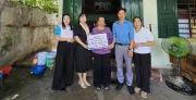 Trao hơn 43 triệu đồng đến mẹ già 75 tuổi nuôi con gái tâm thần và 2 cháu ngoại