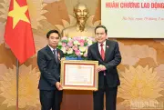 Trao Huân chương Lao động hạng Nhất tặng Phó Chủ tịch Quốc hội Nguyễn Doãn Anh