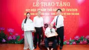 Trao Huy hiệu 75 năm tuổi Đảng cho đảng viên lão thành Đỗ Văn Sách