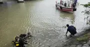 Trục vớt thi thể nam thanh niên mất tích dưới rạch Bến Nghé