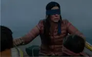 Trào lưu Bird Box Challenge: Từ phim kinh dị đến thử thách nguy hiểm ngoài đời thực
