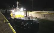 Tàu cá nhỏ bé 'sống sót' thần kỳ sau va chạm với siêu tàu container 24.000 TEU