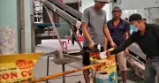 Tây Ninh triệt phá đường dây làm giả phân bón 'ba con cò' và dầu gió 'con ó'