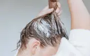 U tóc kiểu mới gây sốt: Đơn giản đến mức ai lười cũng làm được