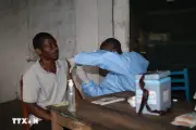 Uganda đóng cửa biên giới với Congo vì lo ngại dịch Ebola