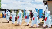 Uganda đình chỉ giao thông công cộng đến Congo vì Ebola, thế giới tăng cường ứng phó
