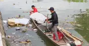 Đổ vỏ chai thủy tinh xuống sông ở Huế, người đàn ông bị buộc trục vớt