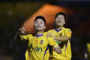 V-League vòng 24: Sông Lam Nghệ An trụ hạng, Bình Dương và TP.HCM nguy cấp