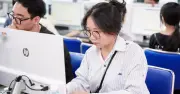 Vì sao kỳ thi VSTEP khiến nhiều sinh viên e ngại và tìm cách đối phó?