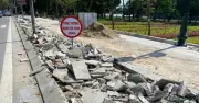 Vỉa hè lát đá còn nguyên vẹn ở Hà Nội bị đục phá gây lãng phí