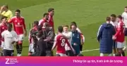 Video cái ôm đầy ẩn ý của Bruno Fernandes