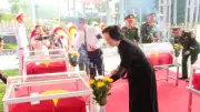 Video: Đón 9 liệt sĩ quân tình nguyện Việt Nam hy sinh tại Lào trở về đất Mẹ