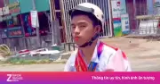 Video nam sinh đeo trĩu cổ huy chương phần thưởng sau lễ bé giảng gây sốt