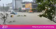 Video: Nước lũ nuốt chửng đường phố, ô tô ngập gần tới nóc ở Quảng Ninh