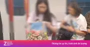 Video người phụ nữ giật tóc cô gái để giành ghế trên tàu điện