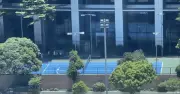 Video nhóm người chơi tennis giữa nắng nóng gay gắt ở Hà Nội gây xôn xao