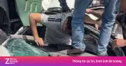 Video tài xế tự chui ra khỏi chiếc ô tô bị tông nát bét gây sốc