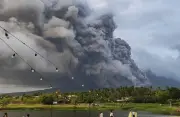 Video tro bụi núi lửa bao phủ, hàng nghìn người dân Philippines sơ tán khẩn cấp