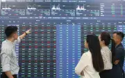 VN-Index kiểm định vùng hỗ trợ 1.850-1.900 điểm, nhà đầu tư thận trọng