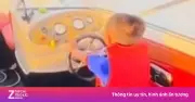 Xử phạt người cha đăng clip con trai 4 tuổi lái ca nô lên Facebook