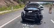 Xe chạy gần 100km/h tông trụ điện, con bò trên cao tốc túi khí bung ra