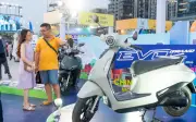 Xe máy điện: Giải pháp tiết kiệm chi phí và bảo vệ môi trường đô thị