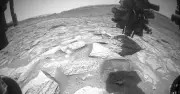Xe tự hành Curiosity gặp sự cố hy hữu: Mắc kẹt bởi tảng đá suốt gần 1 tuần