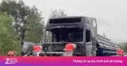 Xe đầu kéo bốc cháy dữ dội trên cao tốc Nha Trang - Cam Lâm