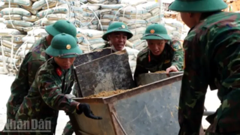 150 chiến sĩ quân đội tăng tốc xây trường nội trú tại A Lưới