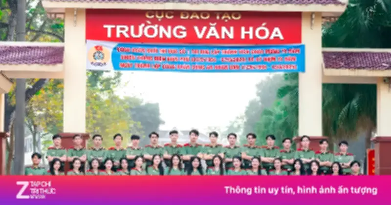 34 du học sinh Lào mặc quân phục công an gây sốt mạng xã hội