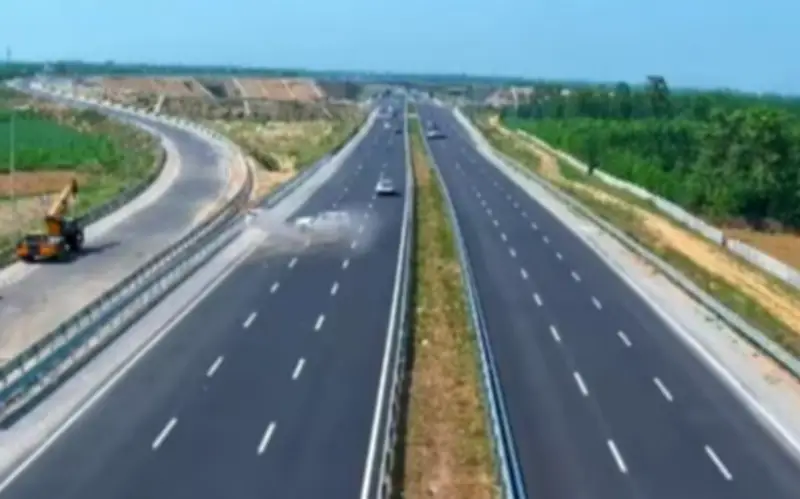 4 người tử vong trong tai nạn xe hơi trên cao tốc Delhi-Dehradun