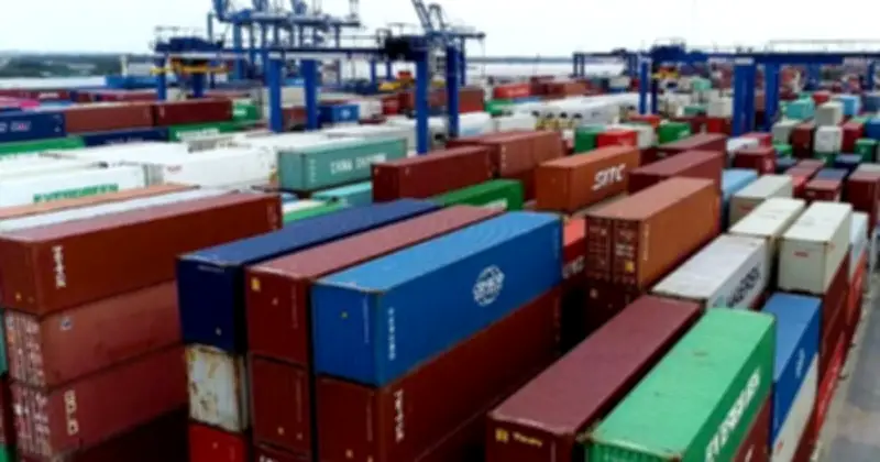 5 tháng đầu năm, Việt Nam nhập siêu 13,8 tỉ USD: Nguyên nhân và triển vọng