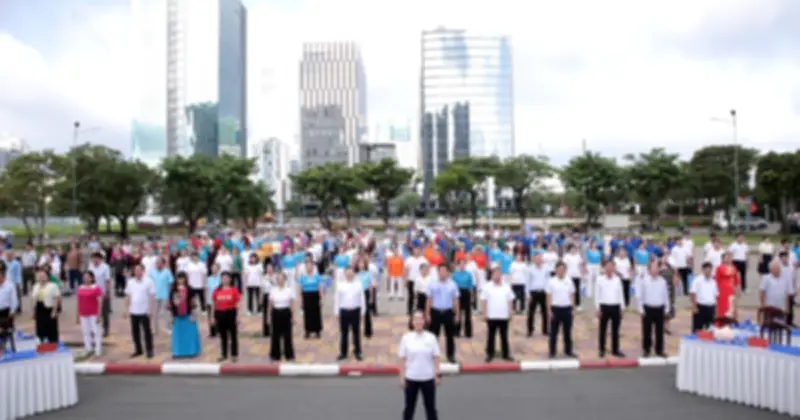 500 người dân TP.HCM đồng diễn dưỡng sinh, khám sức khỏe miễn phí tại phường