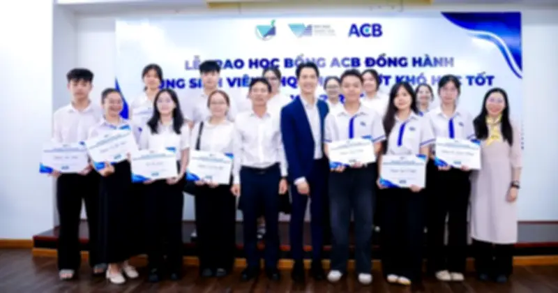 ACB trao 100 suất học bổng 500 triệu đồng cho sinh viên Đại học Quốc gia TP.HCM