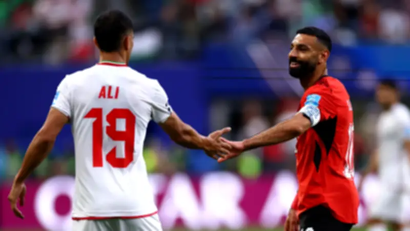 Ai Cập hòa Iran 1-1, lần đầu vượt qua vòng bảng World Cup