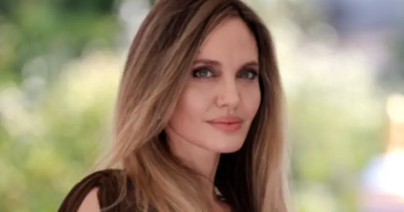 Angelina Jolie thừa nhận độc thân suốt 10 năm sau ly hôn Brad Pitt