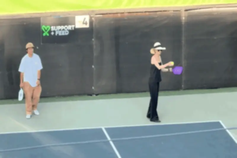 Angelina Jolie và con nuôi gốc Việt Pax Thiên thi đấu pickleball từ thiện gây sốt