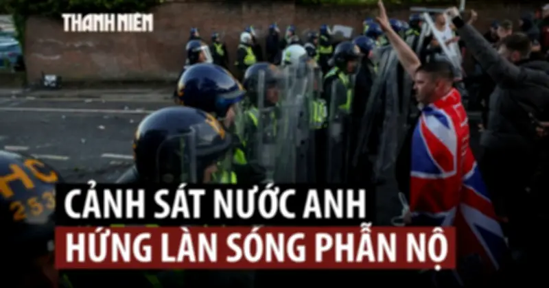Anh: Sinh viên bị đâm chết khi bị còng tay, cảnh sát đối mặt làn sóng phản đối
