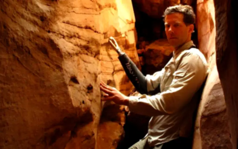 Aron Ralston: Tự cắt tay để thoát chết dưới tảng đá 360 kg